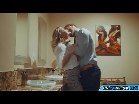 ❤️ Xa i-blonde ene-busty ikuhenda kwindlu yangasese yoluntu Amanyala aphezulu kwi-xh.kassavrn.ru